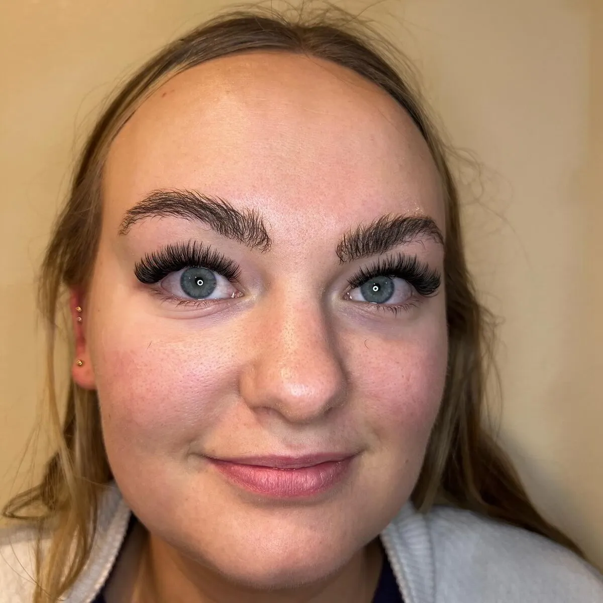 Lash extension set by Mary J Lashes, look 6