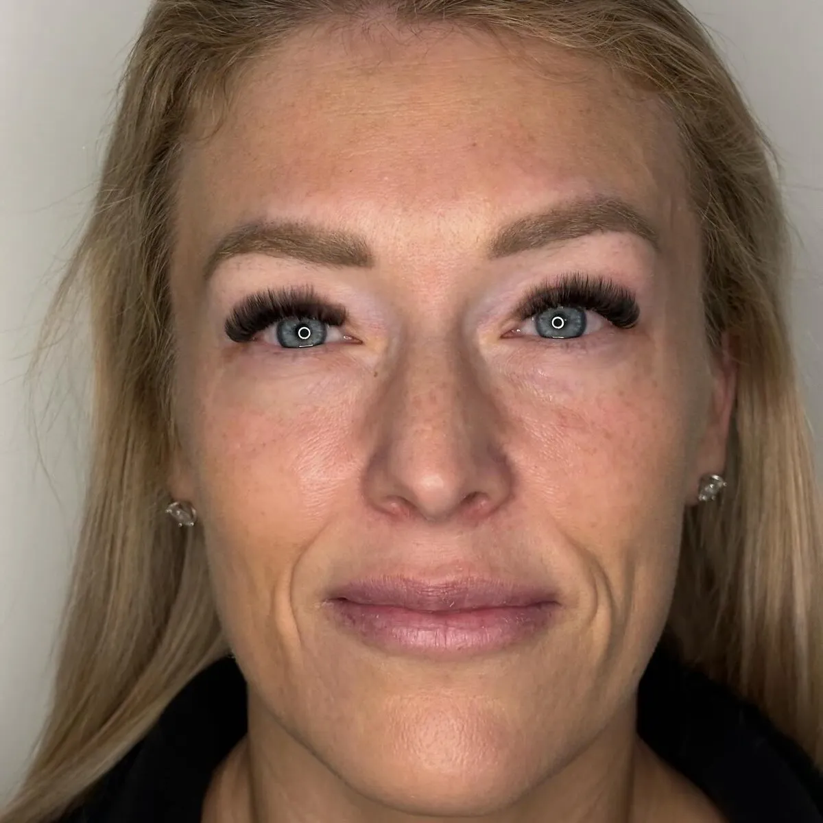 Lash extension set by Mary J Lashes, look 13
