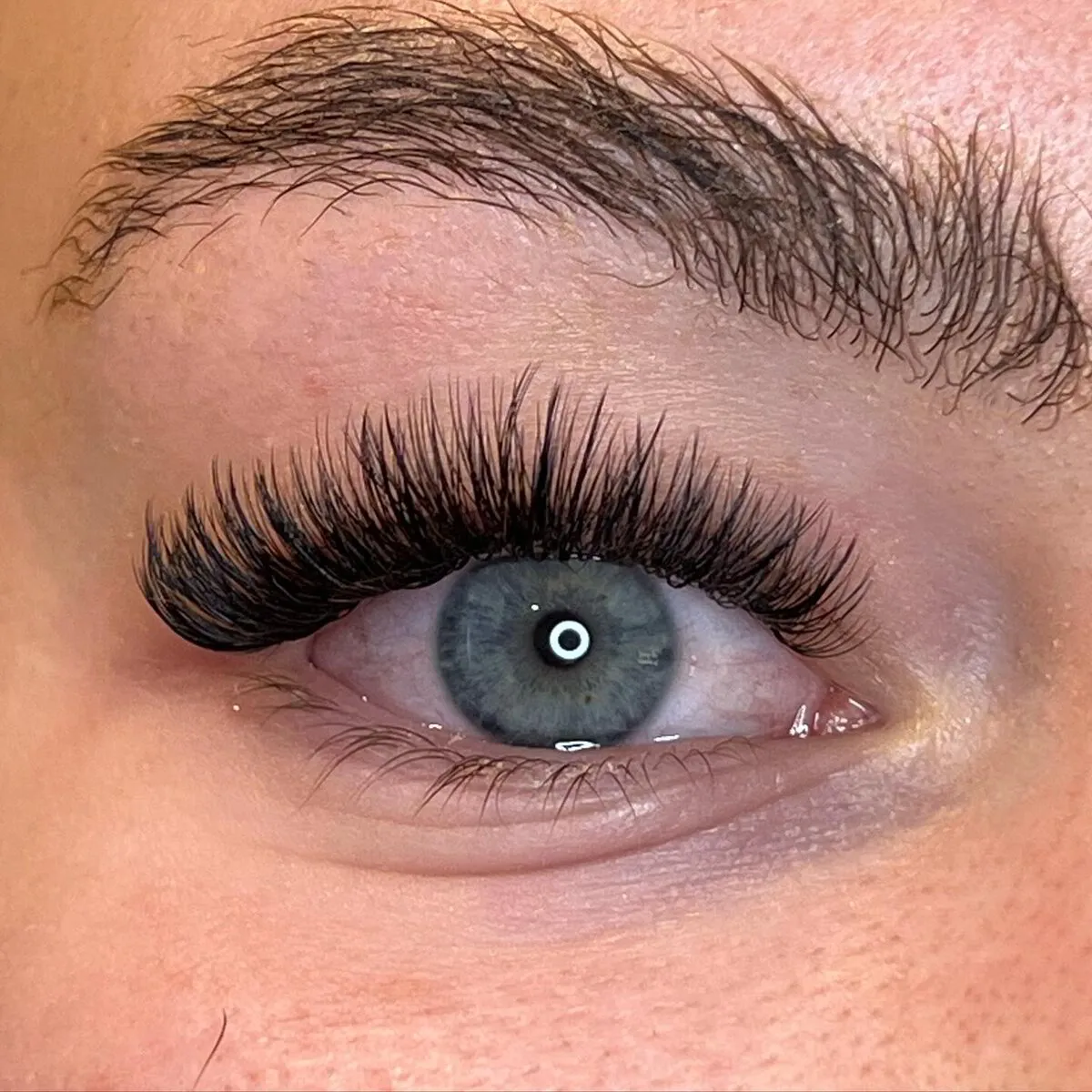 Lash extension set by Mary J Lashes, look 19