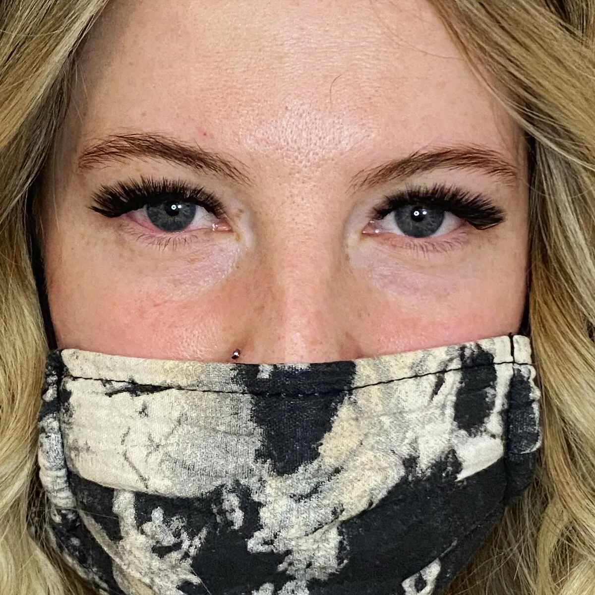 Lash extension set by Mary J Lashes, look 27